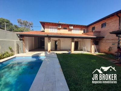 ALQUILO CASA DE 4 DORMITORIOS C/PISCINA Z/COLEGIO GOETHE COD A0527