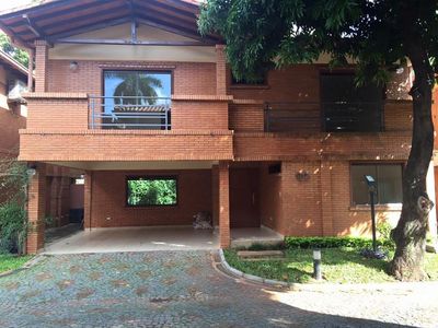 ALQUILO CASA EN ASUNCION LOS LAURELES EN CONDOMINIO COD 4555