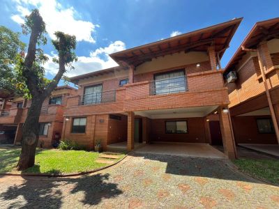 ALQUILO CASA EN BARRIO CERRADO A CUADRAS DE BOGGIANI