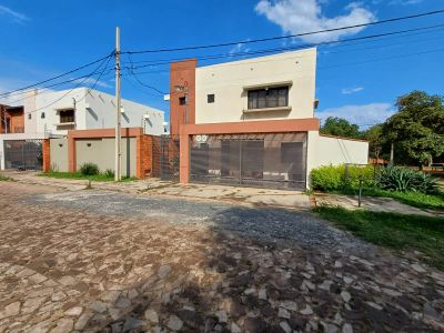 Alquilo casa en Barrio Las Golondrinas