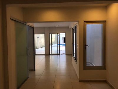 Alquilo casa en barrio recoleta zona club centenario totalmente re modelada a nueva - 3D Foto 2 de 9