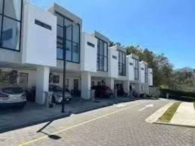  Alquilo casa en Condominio Bali Guachipelin, Escazú $1900, con cargador eléctrico Foto 2 de 18