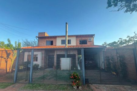 Alquiló casa  en Lambare  a 4 cuadras de Súper El Pueblo y Rca. Argentina