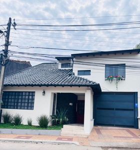 ALQUILO CASA EN LAMBARE COD 5994 PRECIO: 10.500.000 GS 544 m2 construidos!!! I