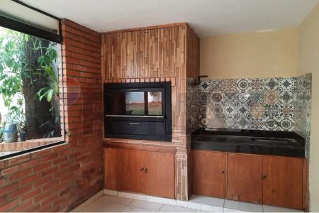 ALQUILO CASA EN LOS LAURELES 