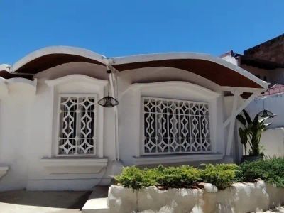 ALQUILO CASA EN LOS LAURELES