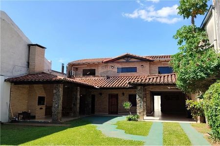 ALQUILO CASA EN LUQUE. ZONA PLAZA MADERO