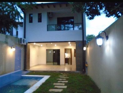 Alquilo casa pareada en Lambare!