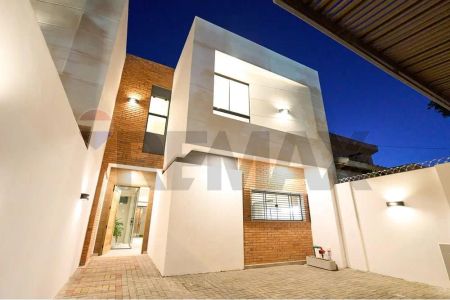 ALQUILO CASA ZONA COLEGIO CAMPO ALTO