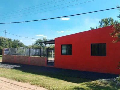 ALQUILO CASITA CON AMPLIO PATIO IDEAL PARA USO COMERCIAL O PATIO