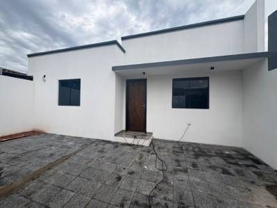 Alquilo Chalet en Barrio Kennedy, Lambaré