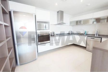 Alquilo departamento amoblado + 2 cocheras en Villa Morra. Miami Tower