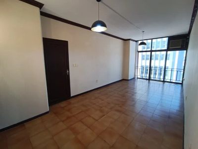 ALQUILO DPTO. CENTRICO DE 3 DORMITORIOS