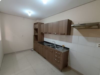 ALQUILO DUPLEX EN LAMBARE, ZONA DEL COLEGIO SEK. COD 5192