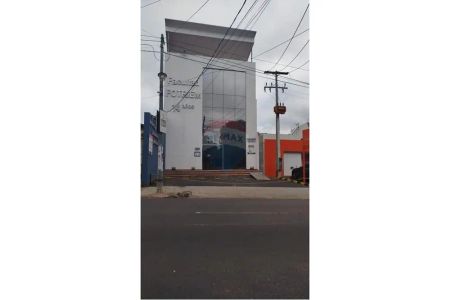 Alquilo edificio de 3 niveles
