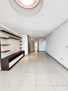 Alquilo En Mburucuya Amplio Dpto De 2 Hab En Suite + área De Servicio.