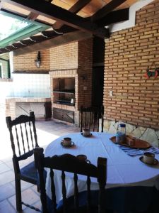 Alquilo hermosa casa de 5 dormitorios en centro de san bernardino