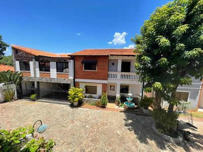 Alquilo Hermosa Casa En Condominio Cerrado En Luque. Cod If