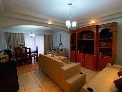 Alquilo hermosa casa en San Francisco de Heredia, Residencial Santillana del Mar $1800