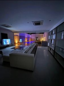 Alquilo Hermosa casa minimalista en Ykua Satî