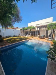 Alquilo Hermosa Residencia En Bo.carmelitas.