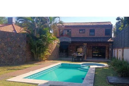 ALQUILO HERMOSA RESIDENCIA EN YCUA SATI A CUADRAS DE STA TERESA