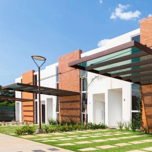 **ALQUILO HERMOSO DÚPLEX DE 2 DORMITORIOS EN BARRIO CERRADO – LUQUE (LAURELTY)**