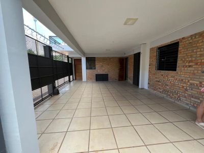 ALQUILO HERMOSO DUPLEX EN SAJONIA A METROS DEL MONSEÑOR