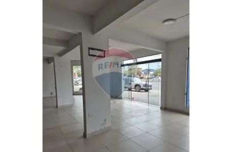 Alquilo Local comercial en Loma Pytã de 160 M2 sobre la Transchaco 