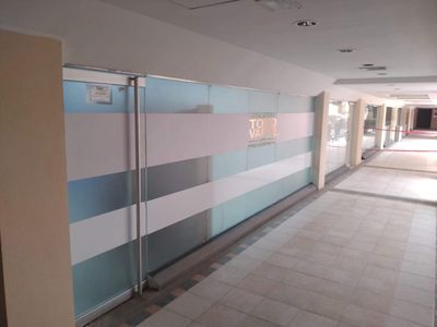 Alquilo local en Guarenas centro comercial plaza mayor