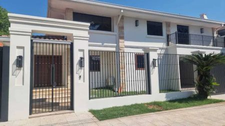 ALQUILO LUJOSA RESIDENCIA 4 DORMITORIOS – BARRIO MBURICAÓ, ASUNCIÓN