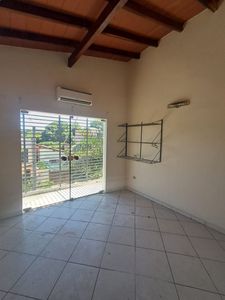 ALQUILO! MODERNO DPTO DE 2 HAB C/GARAGE , EN BARRIO OBRERO , A 5 CUADRAS DE FELIX BOGADO!