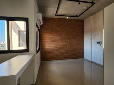 ALQUILO MODERNO MONOAMBIENTE TIPO LOFT EN KM 8, CDE Imagem 2 de 8