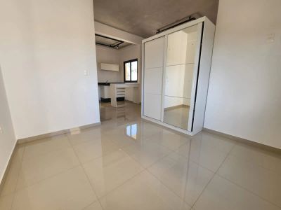 ALQUILO MODERNO MONOAMBIENTE TIPO LOFT EN KM 8, CDE Imagem 3 de 8