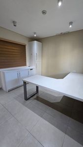 ALQUILO OFICINA AMOBLADA EN ASUNCION VILLA AURELIA COD 5962 PRECIO: 2.500 USD Superficie t