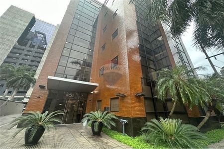 ALQUILO OFICINA CORPORATIVA EN EDIFICIO ROYAL TOWER