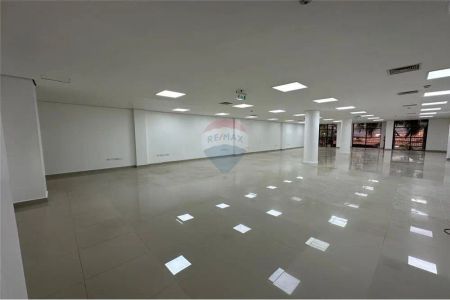 ALQUILO OFICINA CORPORATIVA EN PISO COMPLETO EN YCUA SATI  Imagem 1 de 7