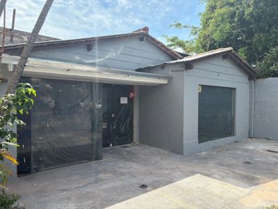 Alquilo para comercio u oficina amplio local