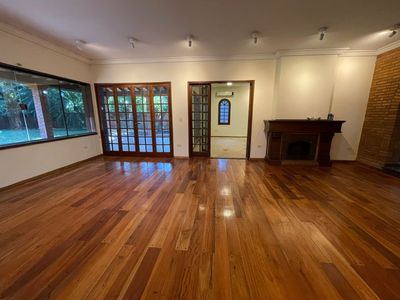 Alquilo Residencia De 4 Habitaciones Sobre Avda., Zona Municipalidad
