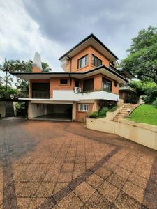 Alquilo Residencia De 7 Habitaciones En Ycua Sati.