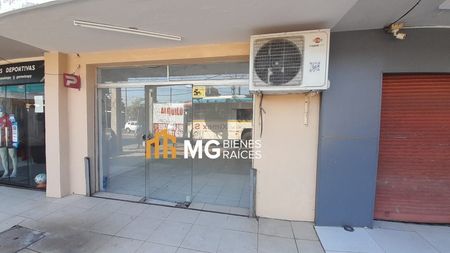 Alquilo Salón Comercial sobre Avda Fernando  frente a Panadería Don Mario  Sobre la Avenida Fernando de la mora 