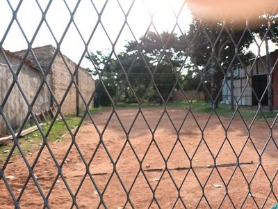 Alquilo terreno en YPANE CENTRO S/Asfalto