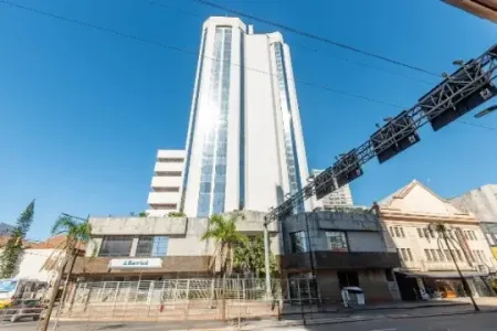 Aluga-se Andar Inteiro com 706m² e 10 Vagas no Centro Histórico de Porto Alegre