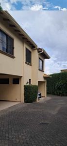  Amplia casa, cerca de Multiplaza - Doble anillo de seguridad - Mascotas Sí Foto 2 de 19