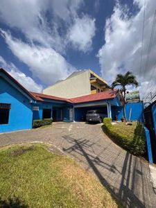  Amplia casa comercial en zona de alto tránsito — ideal para tu próximo gran negocio”