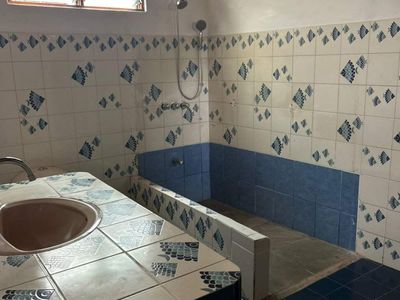  Amplia Casa de 2 Plantas en Alquiler en Los Ángeles, Atenas