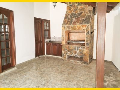 AMPLIA CASA EN ALQUILER - CONDOMINIO BARRIO NORTE Foto 3 de 10