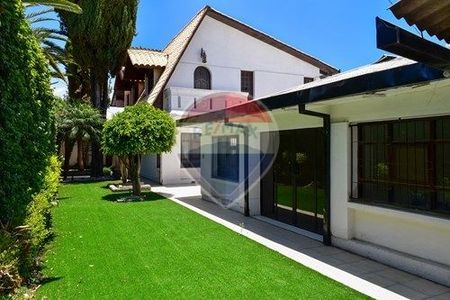 AMPLIA CASA EN ESQUINA PROXIMO AV. B GALINDO