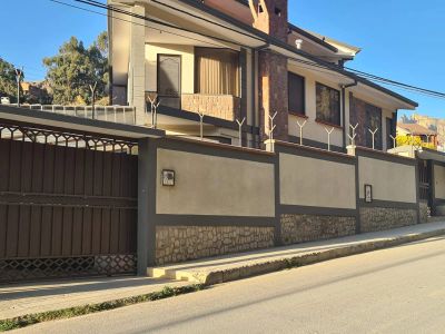 AMPLIA Y  MODERNA CASA EN ALQUILER EN ACHUMANI-HUAYLLANI