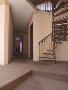 AMPLIA Y  MODERNA CASA EN ALQUILER EN ACHUMANI-HUAYLLANI Foto 2 de 8